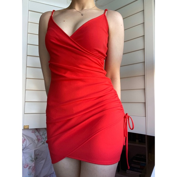 Flattering red bodycon dress - Picture 3 of 5